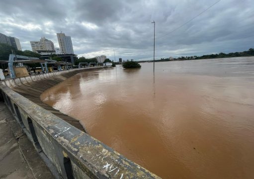 Inundação no Cais da Lapa avança após novo aumento do nível do Rio Paraíba Inundação no Cais da Lapa avança após novo aumento do nível do Rio Paraíba