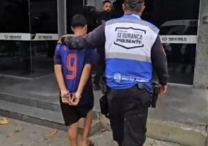 Jovem procurado por tortura é preso pelo Segurança Presente durante abordagem na Lapa, em Campos Jovem procurado por tortura é preso pelo Segurança Presente durante abordagem na Lapa, em Campos