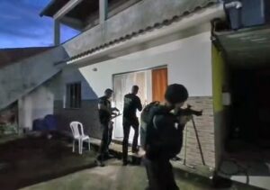 Operação Contenção mira 40 suspeitos do Comando Vermelho em Duque de Caxias