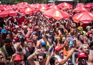PM prende 458 pessoas e apreende 74 menores durante o carnaval no RJ; 97 celulares foram apreendidos