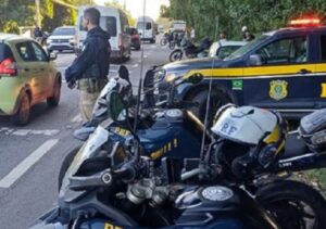 PRF faz 200 autuações durante operação de carnaval na BR-356, entre Campos e SJB