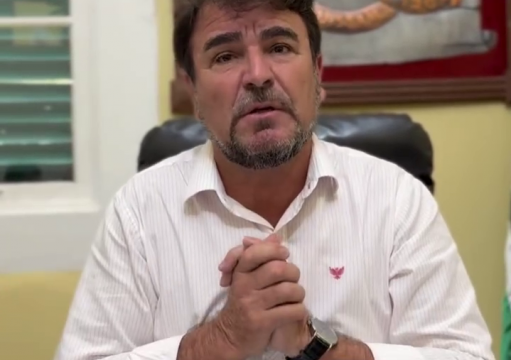 Quissamã exonera comissionados e anuncia corte de 25% nos contratos para conter gastos Quissamã exonera comissionados e anuncia corte de 25% nos contratos para conter gastos