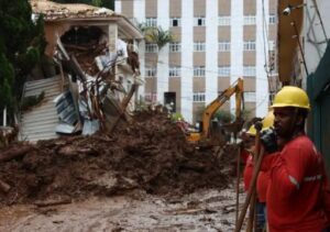 Buscas por vítimas das chuvas são encerradas em Juiz de Fora; moradores seguem fora de casa Buscas por vítimas das chuvas são encerradas em Juiz de Fora; moradores seguem fora de casa