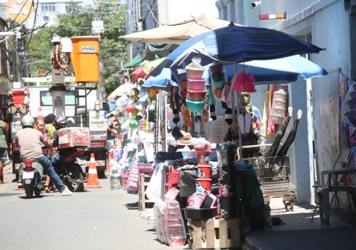 Camelôs ainda ocupam a Barão do Amazonas Camelôs ainda ocupam a Barão do Amazonas