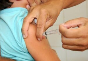 Campanha “Imuniza Campos” intensifica vacinação de crianças e adolescentes