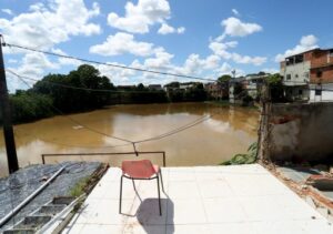 Cheia do Rio Paraíba do Sul recua, mas deixa rastros e medo em comunidades ribeirinhas Cheia do Rio Paraíba do Sul recua, mas deixa rastros e medo em comunidades ribeirinhas