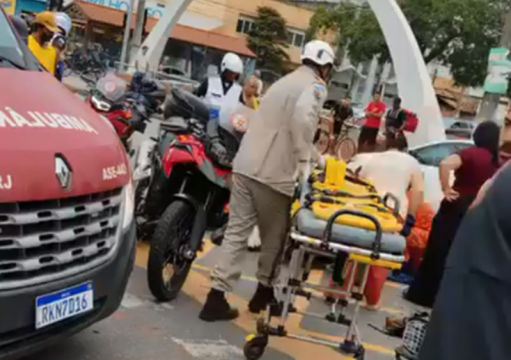 Colisão entre caminhão e bicicleta elétrica deixa ciclista em estado grave no Centro de Campos Colisão entre caminhão e bicicleta elétrica deixa ciclista em estado grave no Centro de Campos