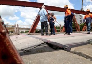 Equipes da Prefeitura e do Estado fazem fazem vistoria na Ponte Barcelos Martins