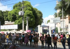 Filas e confusão marcam mutirão do Cadastro Único em Campos