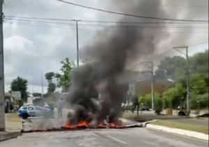 Moradores protestam contra demolição de quiosque em Campos; Prefeitura diz que atende recomendação do MP