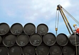 Para conter alta do petróleo, Governo Federal zera imposto e subsidia diesel