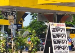 Preço da gasolina chega a R$ 7,39 em posto na Av. XV de Novembro