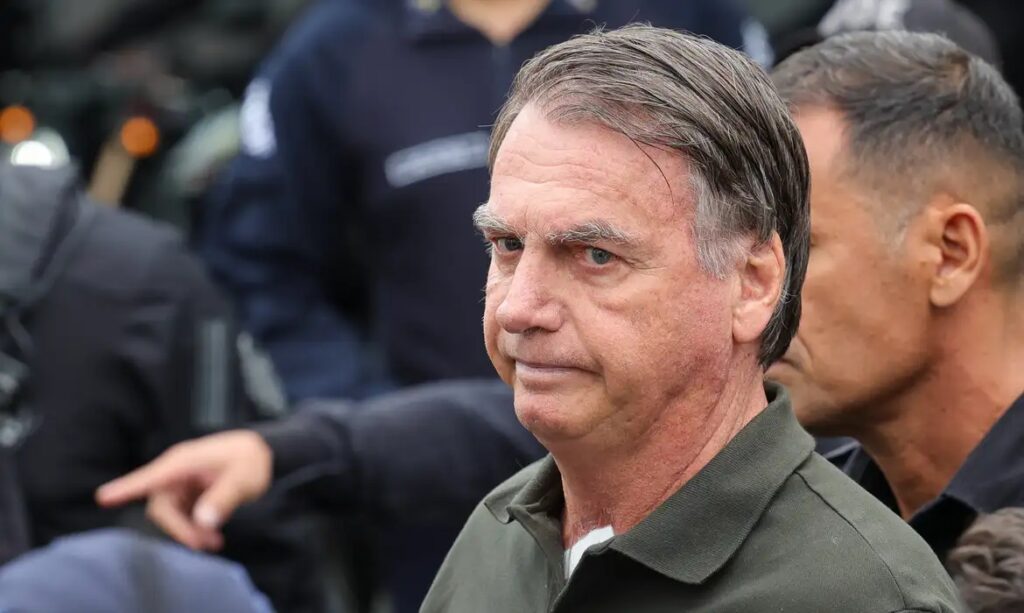 Bolsonaro passa mal e é internado em hospital