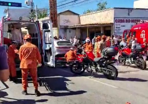 Acidente em semáforo fechado deixa casal ferido na 28 de Março Acidente em semáforo fechado deixa casal ferido na 28 de Março