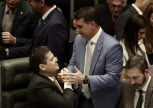 Congresso derruba veto de Lula a redução de penas do 8 de janeiro
