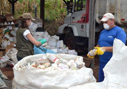 Devolução de embalagens agrícolas mobiliza produtores em Campos Devolução de embalagens agrícolas mobiliza produtores em Campos