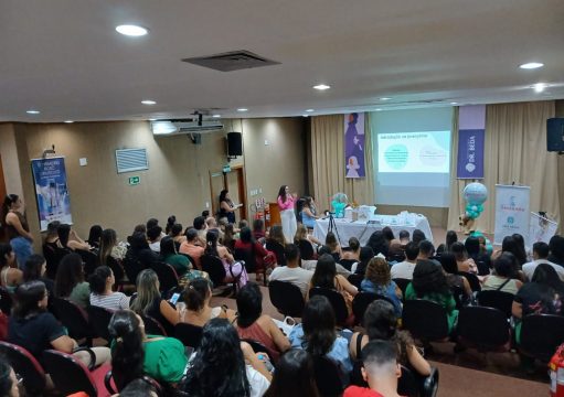 Especialistas orientam gestantes na Maternidade Lília Neves Especialistas orientam gestantes na Maternidade Lília Neves