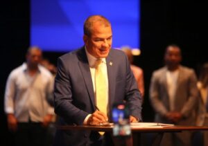 Frederico Paes toma posse e passa a comandar a Prefeitura de Campos