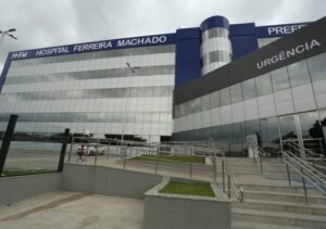 Homem é socorrido em estado grave após ser esfaqueado em Campos