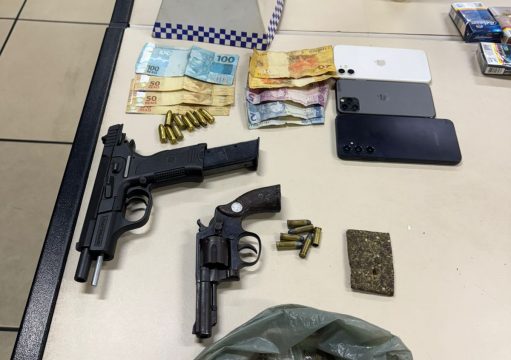 Homens são presos e menor é apreendido por suspeita de tráfico de drogas em São João da Barra Homens são presos e menor é apreendido por suspeita de tráfico de drogas em São João da Barra