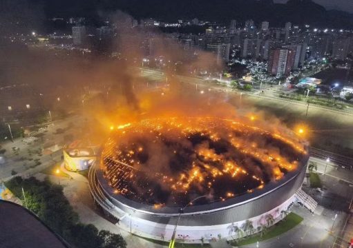 Incêndio atinge cobertura do Velódromo do Parque Olímpico do Rio Incêndio atinge cobertura do Velódromo do Parque Olímpico do Rio