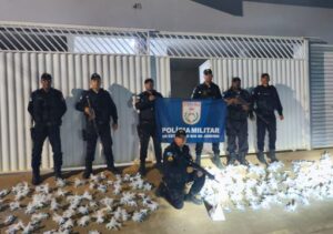 PM apreende mais de 7 mil pinos de cocaína e prende dois homens em Cardoso Moreira