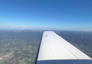 Piloto registra imagens do voo momentos antes de queda trágica no RS Piloto registra imagens do voo momentos antes de queda trágica no RS