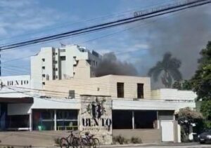 Restaurante esclarece que não houve incêndio e fumaça foi gerada por procedimento no telhado
