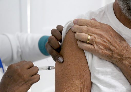 Saúde de Campos amplia público-alvo da vacina contra influenza a partir desta quarta-feira Saúde de Campos amplia público-alvo da vacina contra influenza a partir desta quarta-feira
