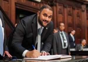 Alerj exonera 40 assessores e chefe de gabinete de Thiago Rangel; folha de pagamento custava R$ 220 mil
