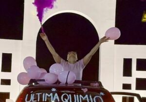 Campista comemora fim da quimioterapia com buzinaço pelas ruas da cidade