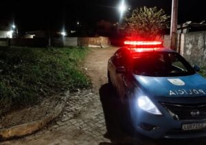 Criminosos invadem casa, rendem morador e roubam dinheiro e joias em Campos