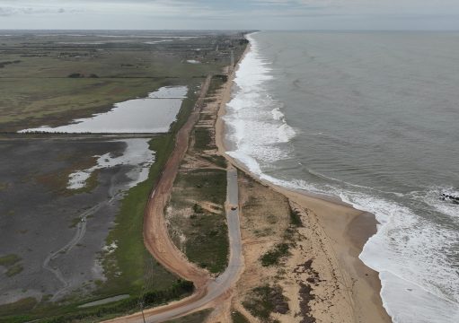 Defesa Civil intensifica monitoramento após ressacas em Farol de São Thomé Defesa Civil intensifica monitoramento após ressacas em Farol de São Thomé