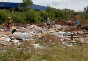 Flagrantes de descarte irregular seguem constantes em Campos