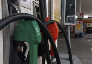 Governo cria subsídio de até R$ 0,89 para segurar preço da gasolina