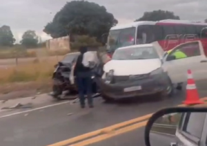 Grave acidente na BR-101 deixa 4 pessoas feridas, em Campos