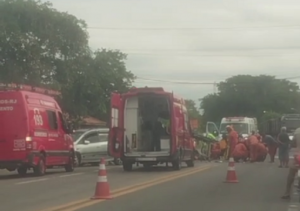 Motociclista fica ferido em colisão com carro na BR-101, na entrada da Tapera, em Campos