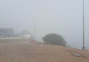 Nevoeiro encobre Campos e exige atenção redobrada no trânsito