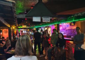 Pint of Science começa segunda-feira (18) em bares de Campos com debates sobre ciência e inovação