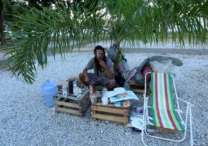 Praça vira abrigo no Flamboyant