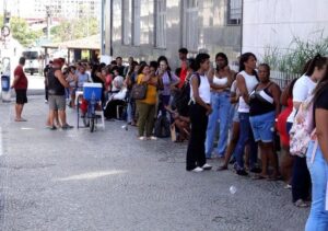 Regularização do título de eleitor provoca filas no TRE-RJ em Campos