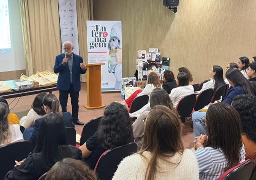 Semana da Enfermagem reúne profissionais, pesquisadores e estudantes no Hospital Dr. Beda Semana da Enfermagem reúne profissionais, pesquisadores e estudantes no Hospital Dr. Beda