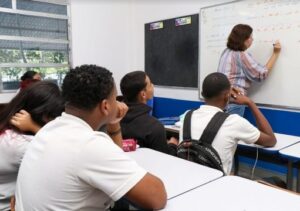 Senado aprova reajuste e piso dos professores vai a R$ 5,1 mil em 2026