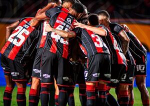 Vitória vence Flamengo e avança às oitavas da Copa do Brasil