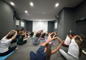 Yoga e bem-estar para colaboradores do Grupo IMNE