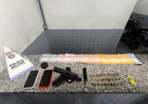 Ação da PM prende três e apreende arma e munições em Guarus Ação da PM prende três e apreende arma e munições em Guarus