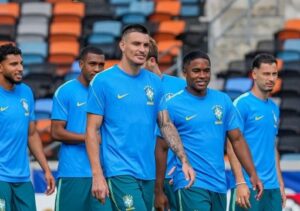 Brasil enfrenta Japão pelo mata-mata da Copa do Mundo