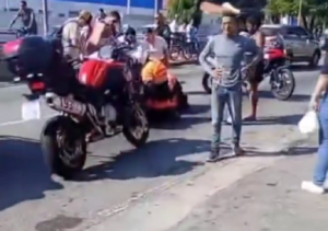 Duas pessoas ficam feridas em acidente entre moto e bicicleta na Av. 28 de Março, em Campos Duas pessoas ficam feridas em acidente entre moto e bicicleta na Av. 28 de Março, em Campos