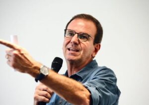 Eduardo Paes participa de encontro em Campos para ouvir propostas para o Norte e Noroeste Fluminense Eduardo Paes participa de encontro em Campos para ouvir propostas para o Norte e Noroeste Fluminense