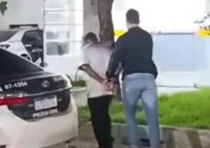 Homem é preso por espancar companheira grávida e exigir aborto